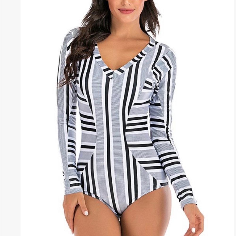 One piece ladies swimsuit. Size L.